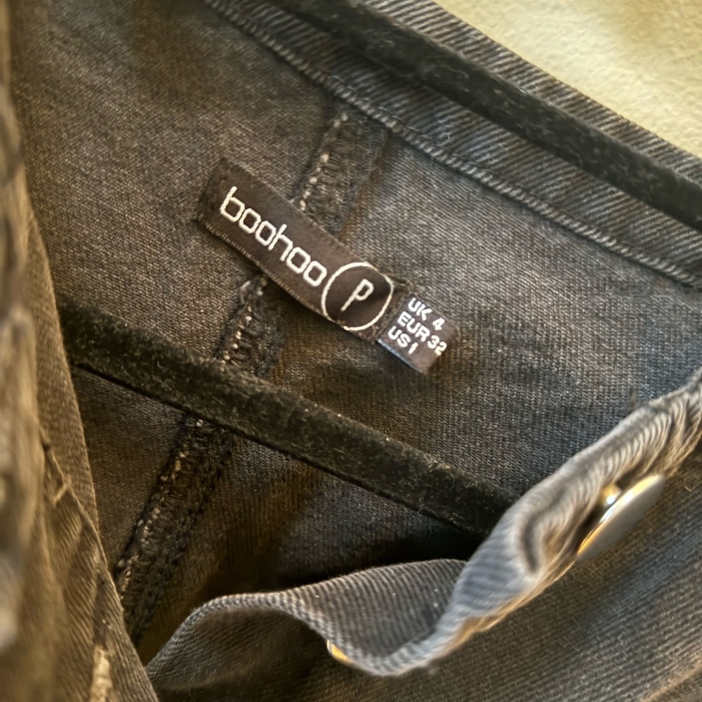 Boohoo Washed Black Denim Dress - Picture 6 of 6